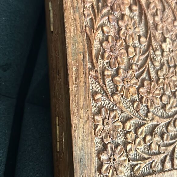 Wood Box Hand Carved Jewelry Trinket flower design Made in India 6” x 4”x2” - Picture 4 of 7